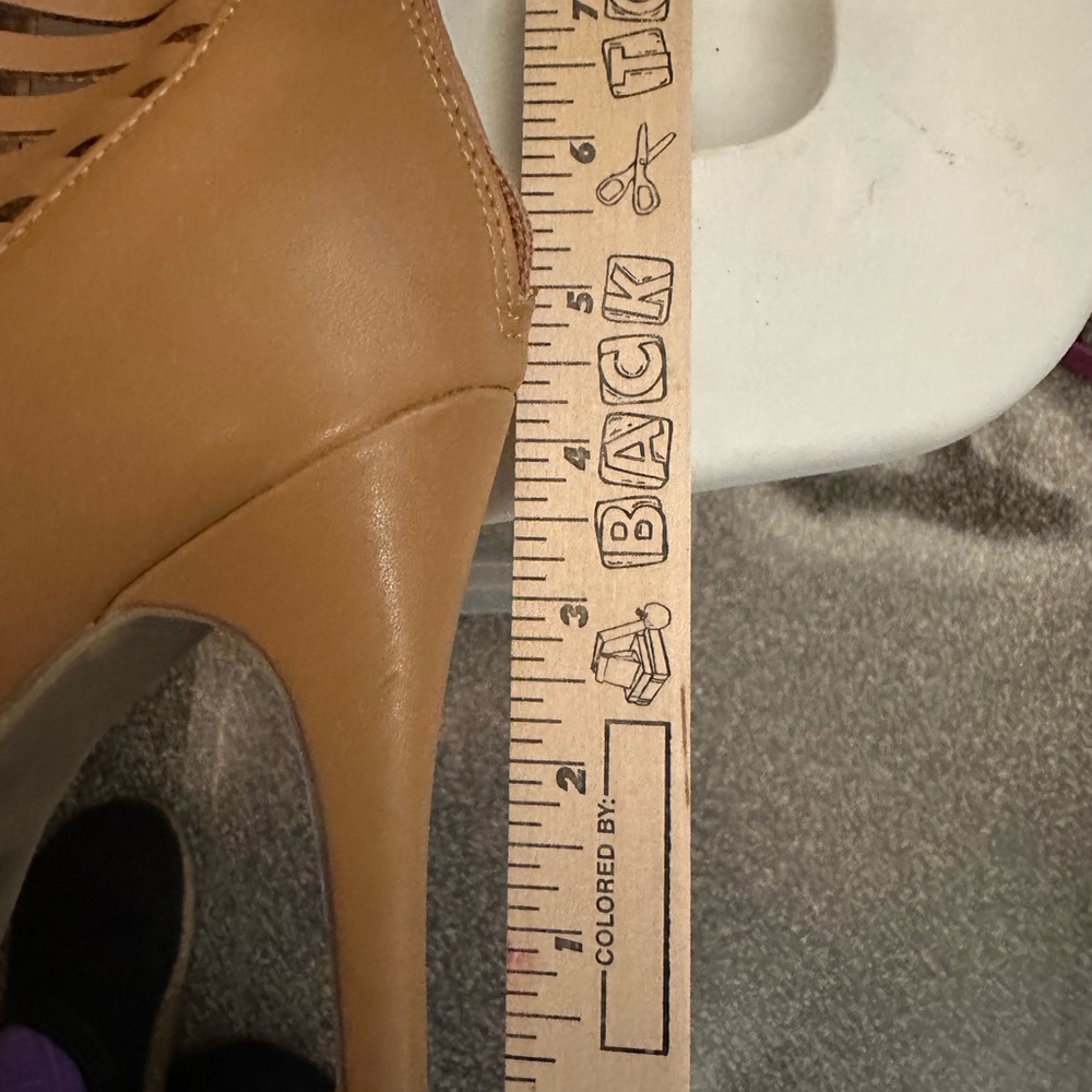 Tan Lace-Up Women's Shoes large - Picture 5 of 5